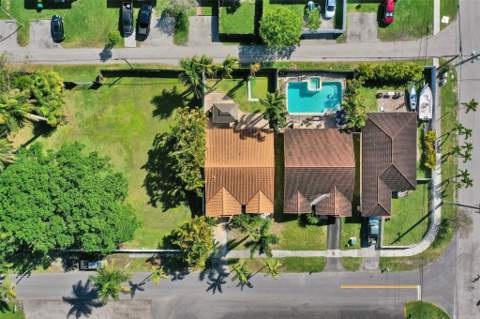 210 SE Park Street, Dania Beach FL - photo 10 of 39