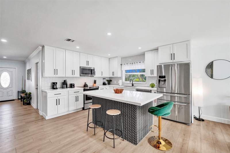 3 bedroom Single Family Residence at 210 SE Park Street, Dania Beach Sub 8-1B, Dania Beach — photo 3
