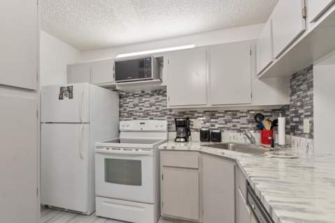 712 Sunny Pine Way #E2, Greenacres FL - photo 13 of 38