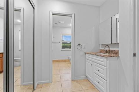 925 Foxpointe Circle, Delray Beach FL - photo 14 of 21