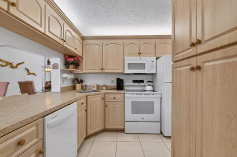 4444 NE Ocean Boulevard #B2 108, Jensen Beach FL - photo 8 of 28
