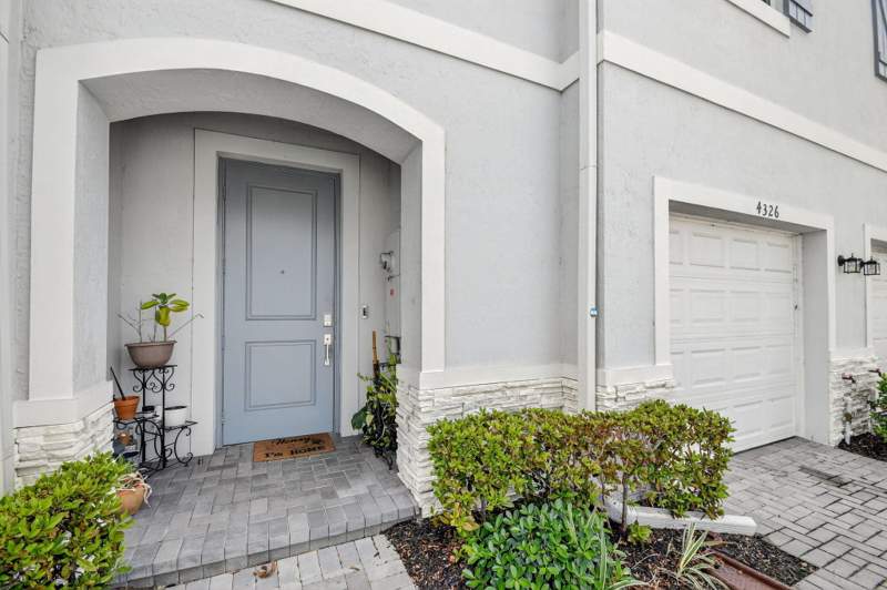 4 bedroom Townhouse at 4326 Hammock Grove Drive, Lakeshore At The Fountains, Lake Worth — photo 3