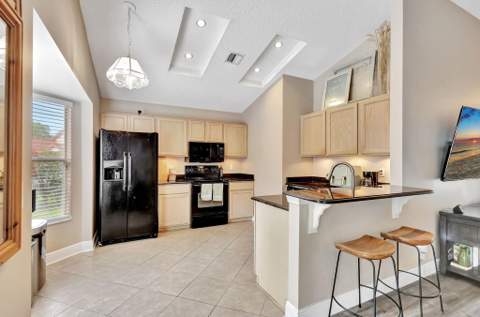328 Hammocks Trail, Greenacres FL - photo 9 of 54