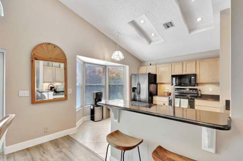 328 Hammocks Trail, Greenacres FL - photo 10 of 54