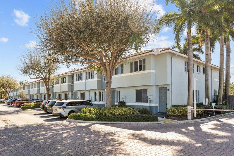 2 bedroom Townhouse at 3529 Sonoma Drive, Sonoma Bay, Riviera Beach — photo 2