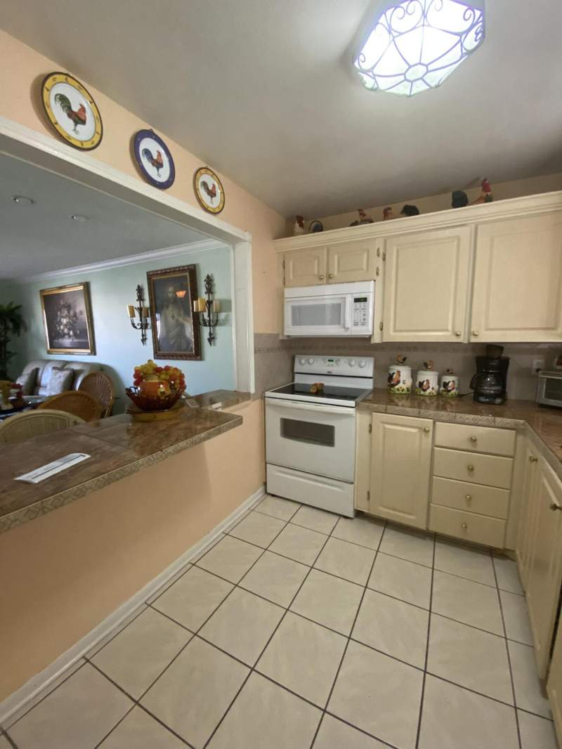 1 bedroom Condominium at 715 Lori Drive #302, Lakeside Village Condo , Palm Springs — photo 3