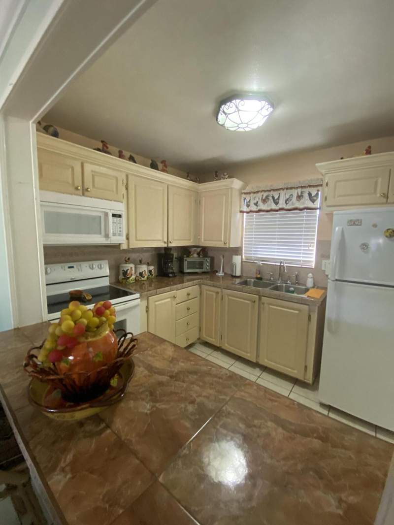1 bedroom Condominium at 715 Lori Drive #302, Lakeside Village Condo , Palm Springs — photo 4