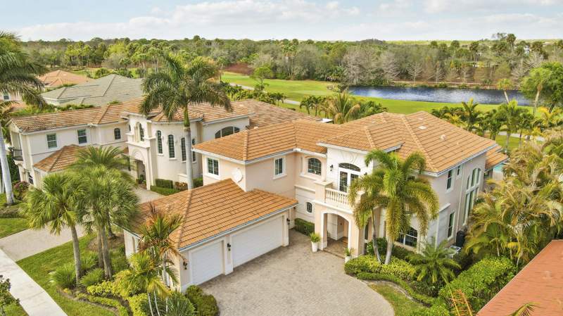 5 bedroom Single Family Residence at 167 Rosalia Court, Jupiter Country Club, Jupiter — photo 2
