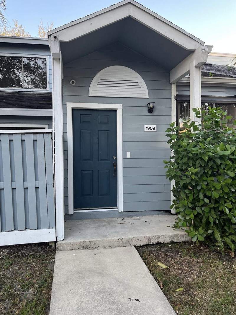 2 bedroom Townhouse at 1909 Players Place, Players Place, North Lauderdale — photo 2