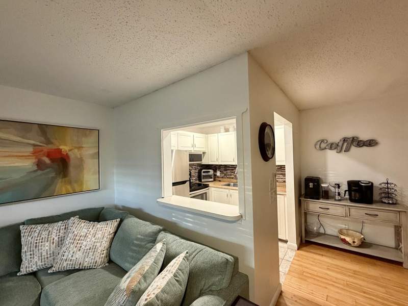 1 bedroom Condominium at 335 Durham J, Durham J Condo, Deerfield Beach — photo 2