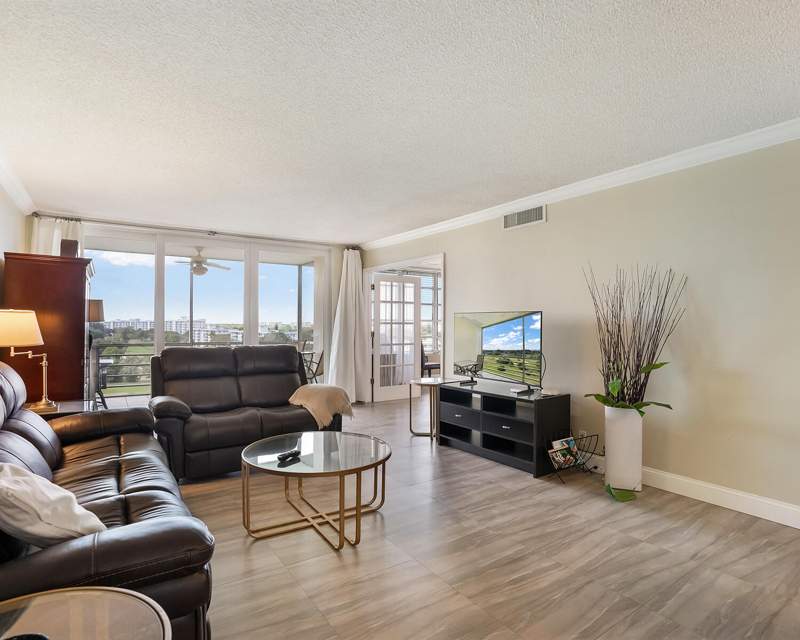 2 bedroom Condominium at 2671 S Course Drive #907, No 20 Palm-Aire Country Club, Pompano Beach — photo 4