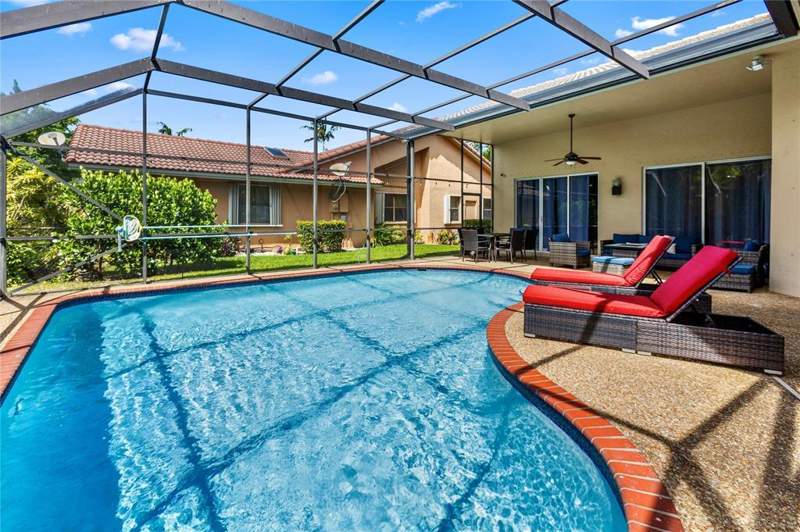 4 bedroom Single Family Residence at 11841 NW 2nd Street, West Glen, Coral Springs — photo 2