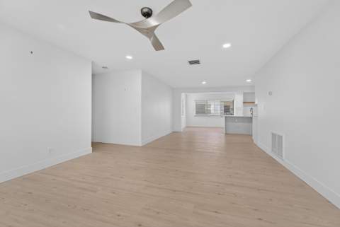 2095 SW 14 Avenue, Boynton Beach FL - photo 6 of 36