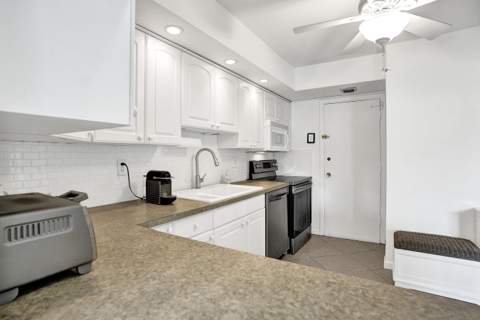 200 Diplomat Parkway #326, Hallandale Beach FL - photo 12 of 31