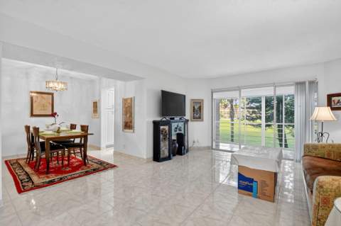 3810 Via Poinciana #206, Lake Worth FL - photo 7 of 46