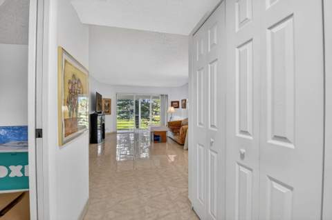 3810 Via Poinciana #206, Lake Worth FL - photo 15 of 46