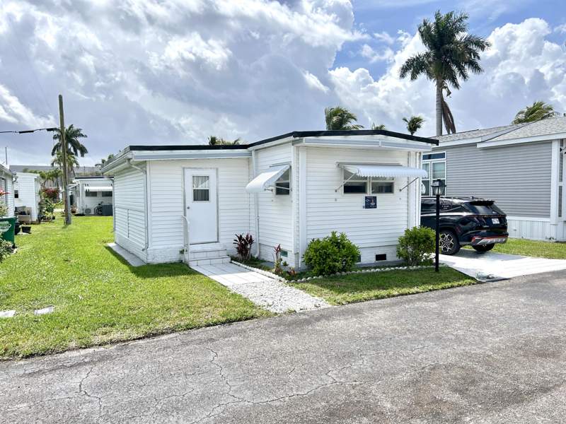 2 bedroom Manufactured Home at 3240 State Street, Orangebrook Harbor, Hollywood — photo 2