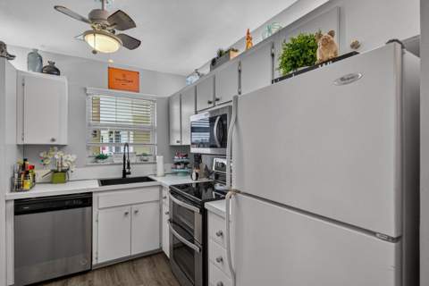 804 SE 7th Street #401, Deerfield Beach FL - photo 13 of 30