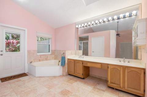9213 Heathridge Drive, West Palm Beach FL - photo 15 of 57
