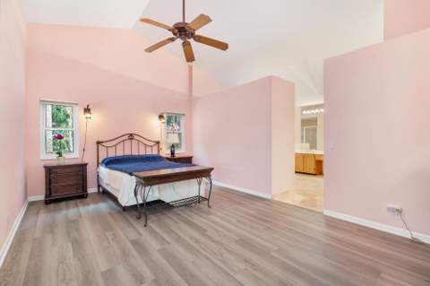 9213 Heathridge Drive, West Palm Beach FL - photo 13 of 57