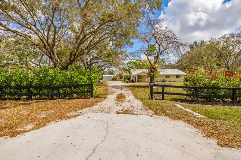 4 bedroom Single Family Residence at 15848 N 129th Pl, Acreage & Unrec, Jupiter Farms — photo 4