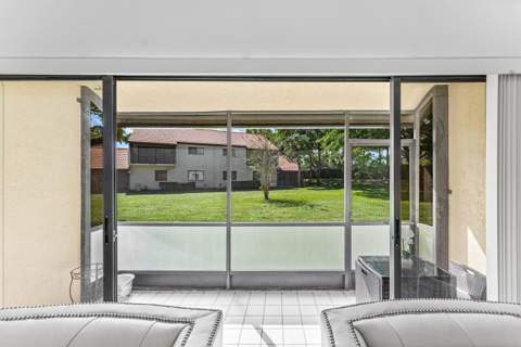 10 Via De Casas Sur #104, Boynton Beach FL - photo 17 of 39