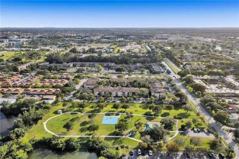 7085 Nova Drive #226, Davie FL - photo 9 of 10