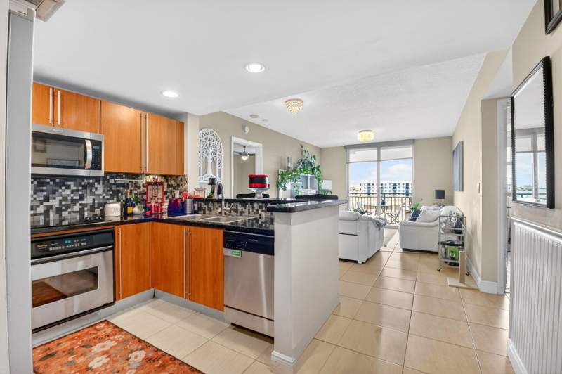 2 bedroom Condominium at 610 Clematis Street #608, 610 Clematis Condo, West Palm Beach — photo 3