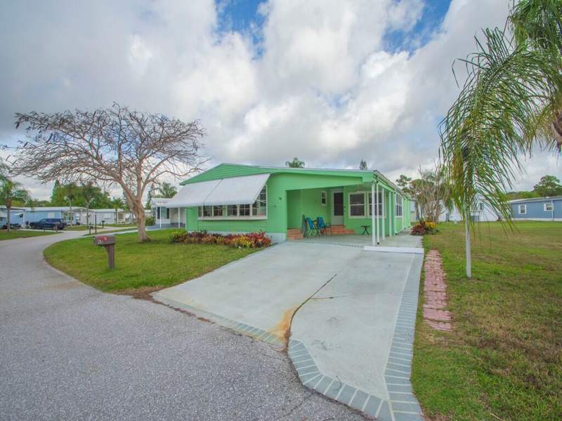 2 bedroom Manufactured Home at 68 W Caribbean, Spanish Lakes Golf Village, Port St. Lucie — photo 3
