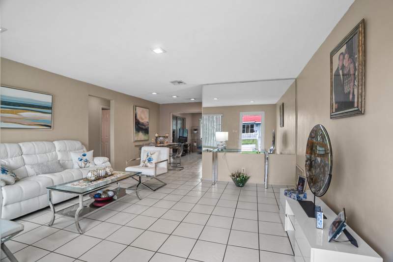 2 bedroom Single Family Residence at 4708 NW 49th Drive, Mainlands Of Tamarac Lakes, Tamarac — photo 5