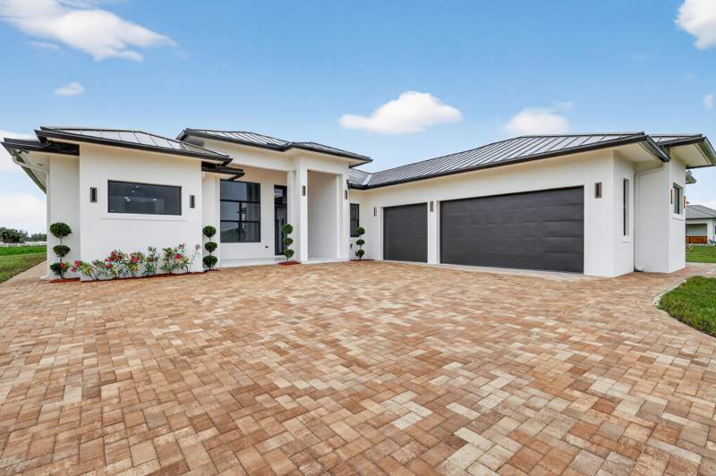 5 bedroom Single Family Residence at 3644 Frog Holw, White Fences Equestrian Estates 1, Loxahatchee — photo 2