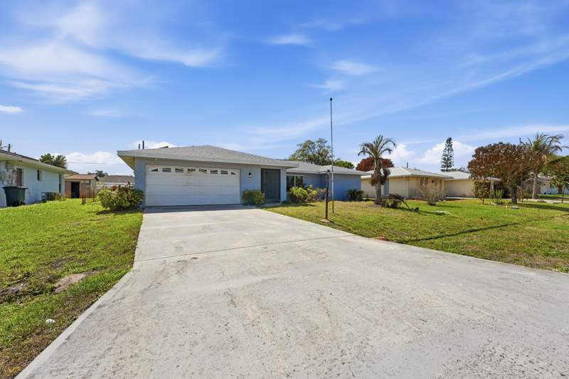 3 bedroom Single Family Residence at 826 SE Quiescent Lane, Port St Lucie Section 10, Port St. Lucie — photo 2