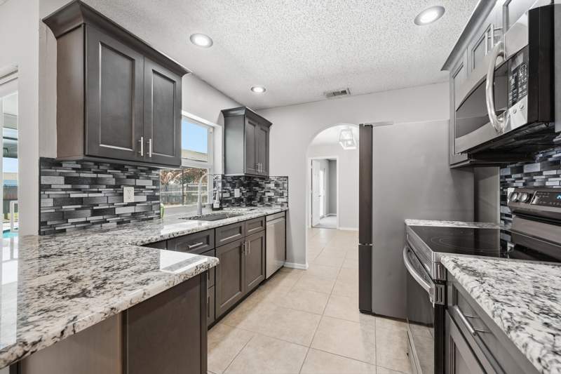 3 bedroom Single Family Residence at 826 SE Quiescent Lane, Port St Lucie Section 10, Port St. Lucie — photo 4