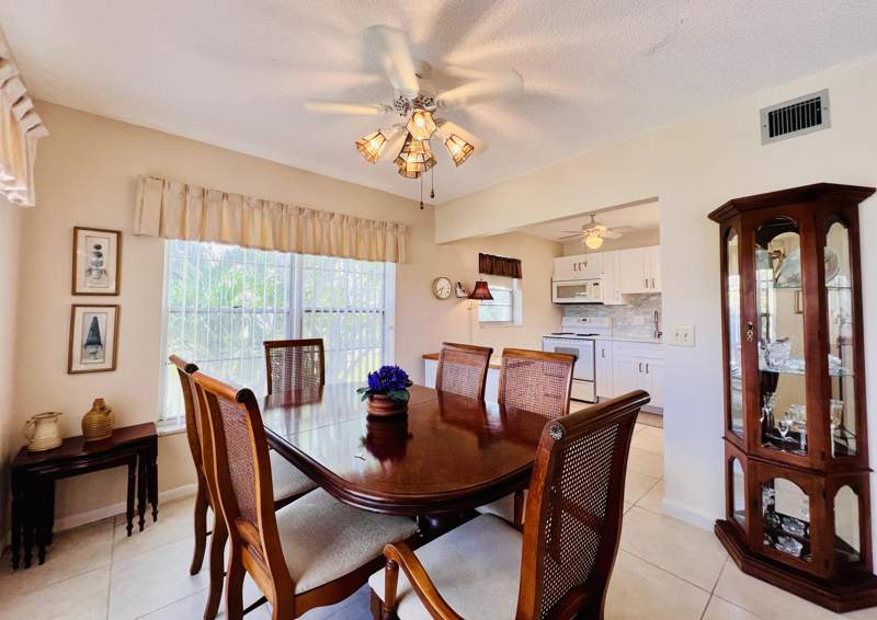 2 bedroom Condominium at 314 Wellington D, Century Village - Wellington Condos, West Palm Beach — photo 3