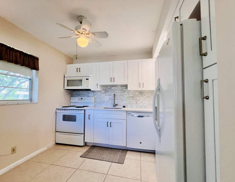 2 bedroom Condominium at 314 Wellington D, Century Village - Wellington Condos, West Palm Beach — photo 4