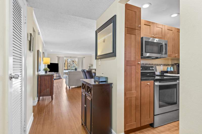 2 bedroom Condominium at 6300 S Falls Circle Drive #311, Falls Of Inverrary, Lauderhill — photo 2