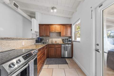 408 NW 29th Street, Wilton Manors FL - photo 6 of 20
