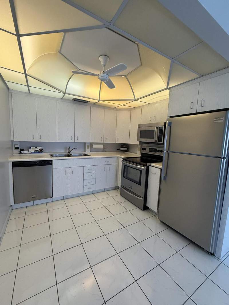 2 bedroom Condominium at 4022 Wolverton B, WOLVERTON AT CENTURY VILLAGE CONDO, Boca Raton — photo 3