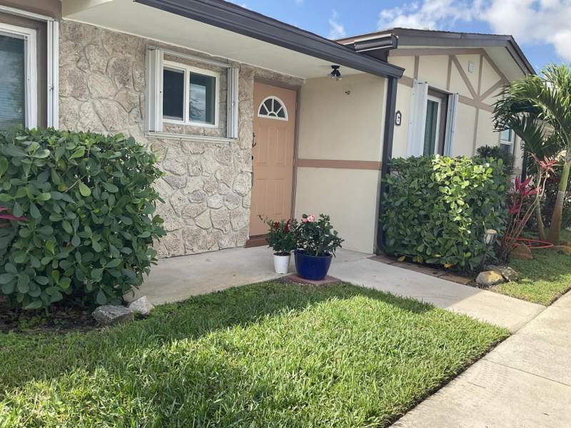 2 bedroom Condominium at 2847 Ashley Drive #G, Cresthaven Villas 3 Condo, West Palm Beach — photo 2