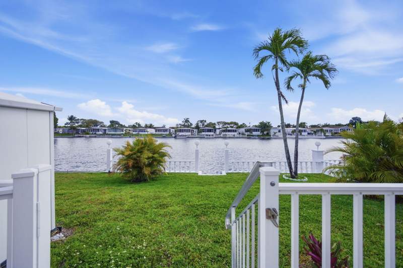 2 bedroom Manufactured Home at 2774 SW 54th Street, Ravenswood Estates & Marinas, Fort Lauderdale — photo 4