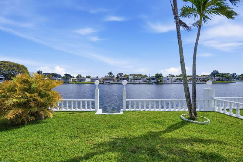 2 bedroom Manufactured Home at 2774 SW 54th Street, Ravenswood Estates & Marinas, Fort Lauderdale — photo 2