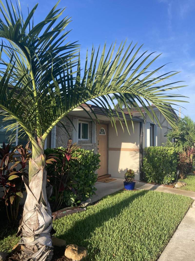 2 bedroom Condominium at 2847 Ashley Drive #G, Cresthaven Villas 3 Condo, West Palm Beach — photo 2