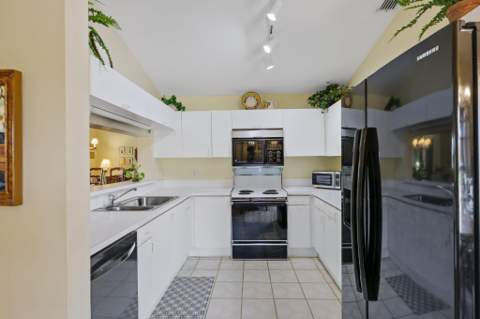 8423 Juddith Avenue, Boynton Beach FL - photo 8 of 41