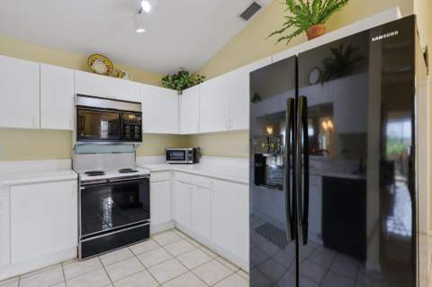 8423 Juddith Avenue, Boynton Beach FL - photo 10 of 41