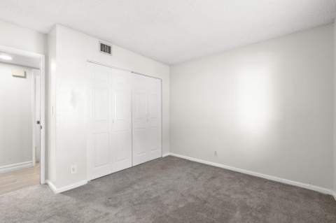3053 N Oakland Forest Drive #102, Oakland Park FL - photo 17 of 33