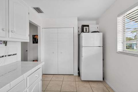 622 Hummingbird Lane, Delray Beach FL - photo 9 of 36