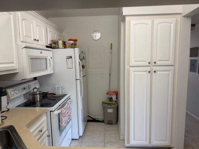 2 bedroom Condominium at 812 Sky Pine Way #D2, Pine Ridge North Village IV Condo, Greenacres — photo 4