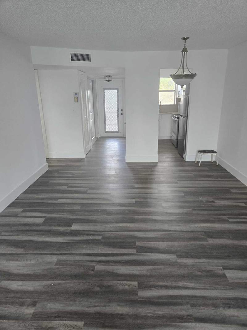 2 bedroom Condominium at 8305 Sunrise Lakes Boulevard #202, Sunrise Lakes 39 Condo, Sunrise — photo 4
