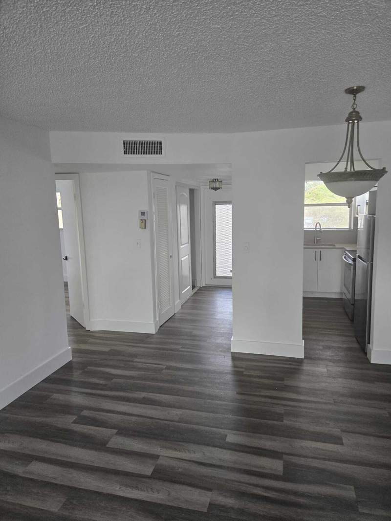 2 bedroom Condominium at 8305 Sunrise Lakes Boulevard #202, Sunrise Lakes 39 Condo, Sunrise — photo 5