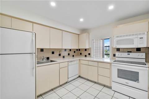 1000 Parkview Drive #507, Hallandale Beach FL - photo 9 of 14